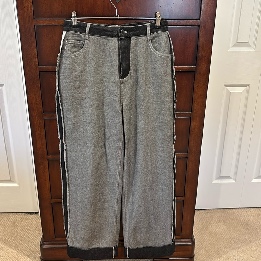 Black Inverted jeans thick hem back and front pockets front zipper size M